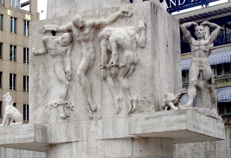 detail nationaal monument (Rädecker) op Dam