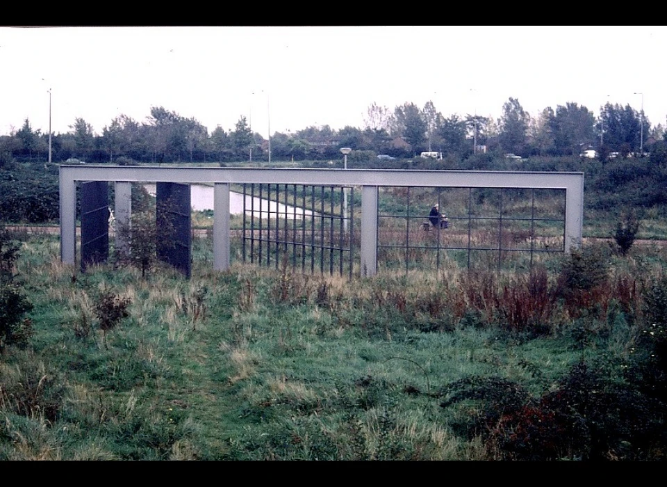 Abcouderpad kunstwerk Frame bij onderdoorgang Gaasperdammerweg door Bernard Olsthoorn (1993)