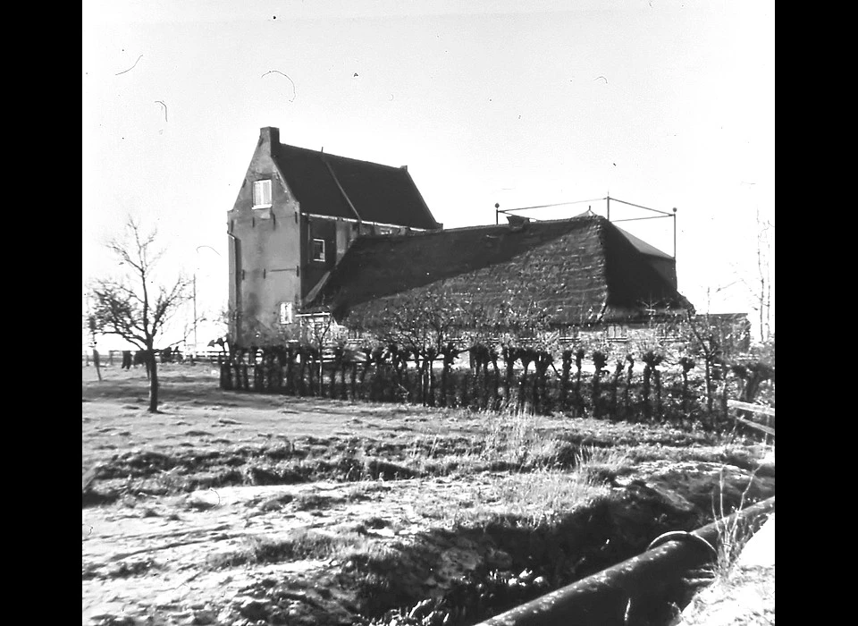 Abcouderstraatweg 45 boerderij Bijlmerlust met achterhuis (1965)