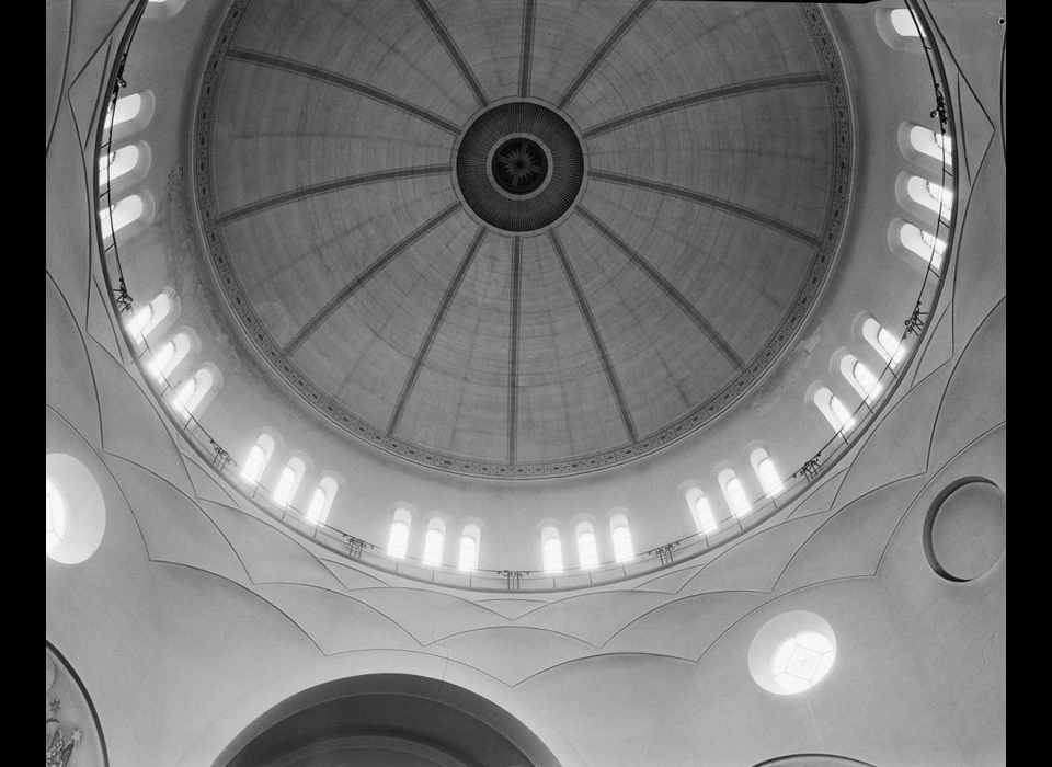 Ambonplein 79 Gerardus Majellakerk interieur (1970)