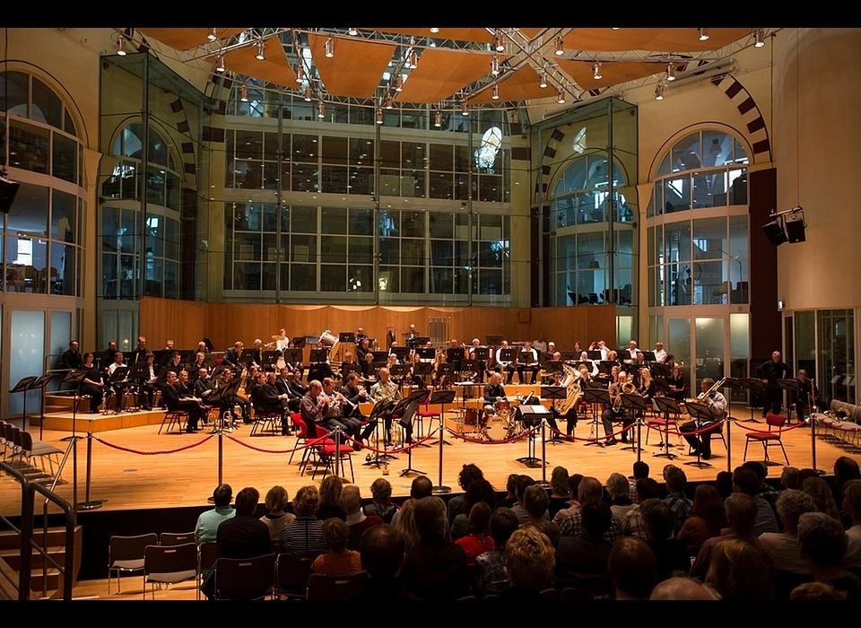 Ambonplein 79 Gerardus Majellakerk interieur zaal (2014)