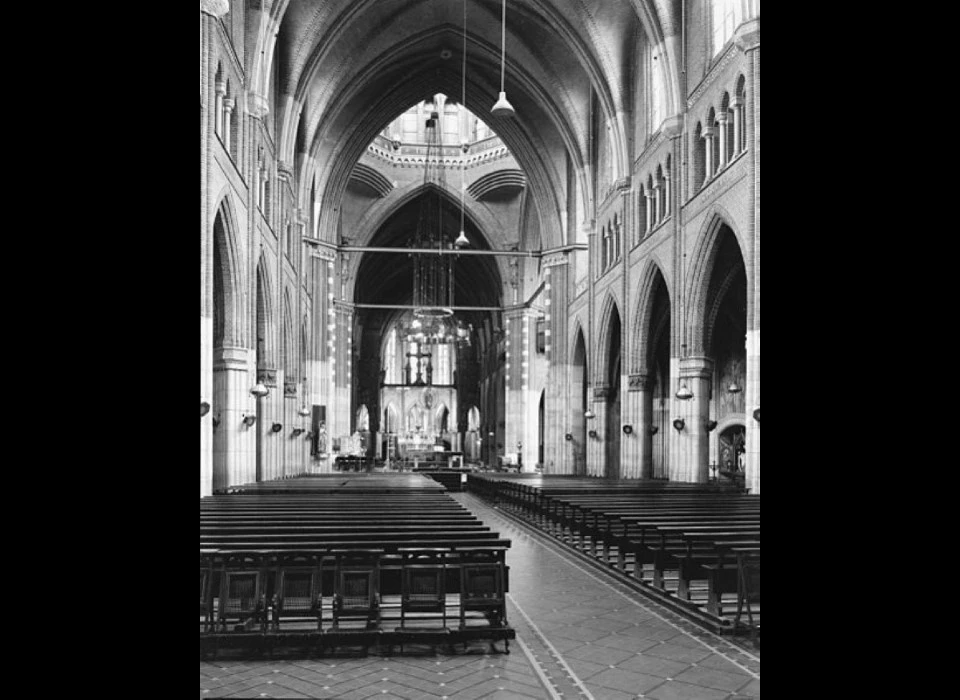 Amsteldijk 36 Sint Willibrordus buiten de Veste Interieur naar oosten (1960c)