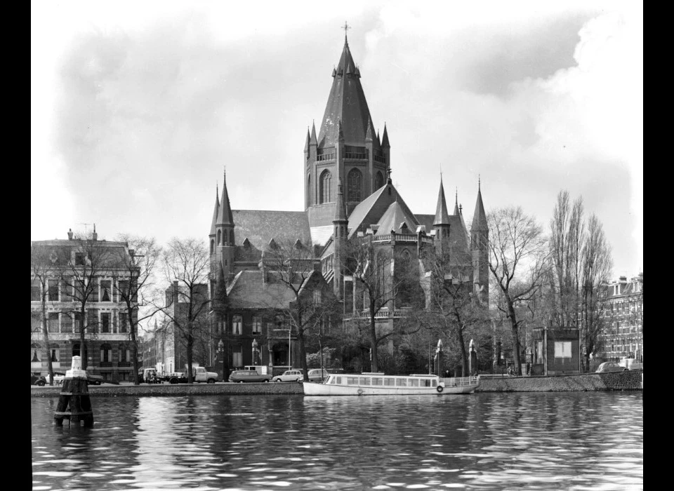 Amsteldijk 36 Sint Willibrorduskerk buiten de Veste (1960c)