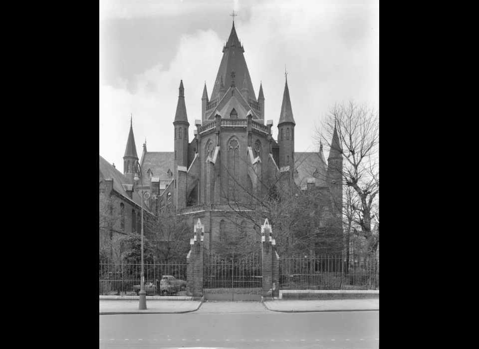 Amsteldijk 36 Sint Willibrorduskerk buiten de Veste exterieur kooromgang (1968)