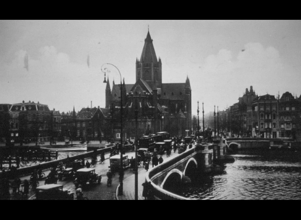 Amsteldijk 36 Sint Willibrorduskerk buiten de Veste (1933)