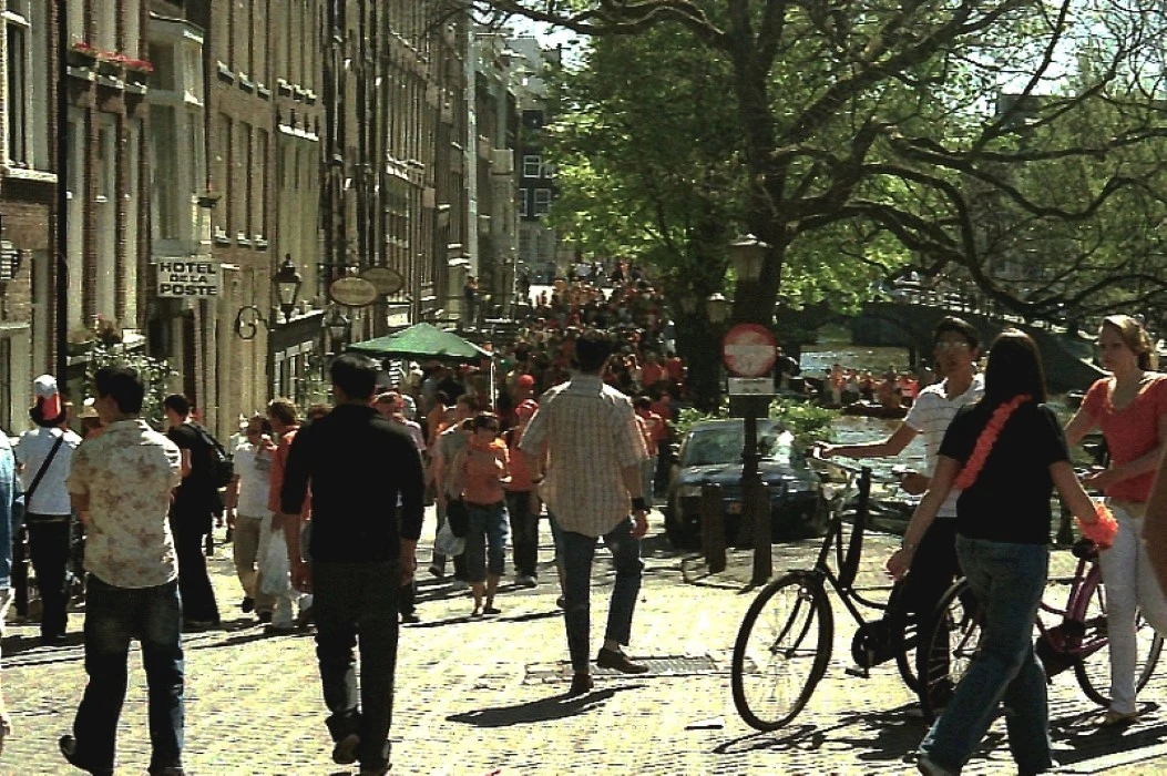 Koninginnedag langs de Reguliersgracht