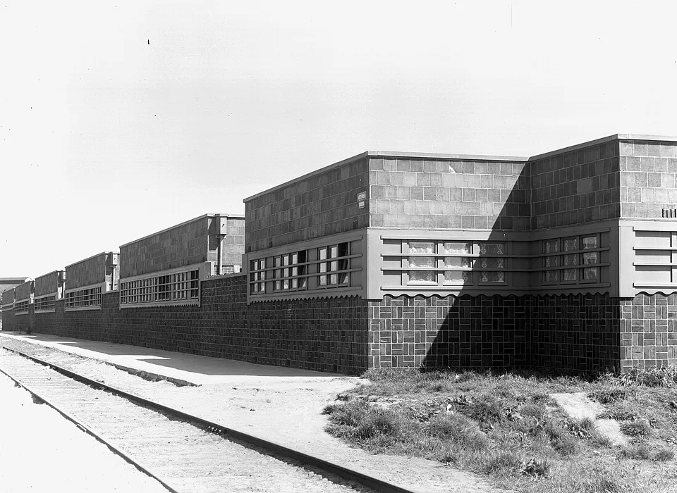 Asterdwarsweg 10 Asterdorp buitenmuur (1928)