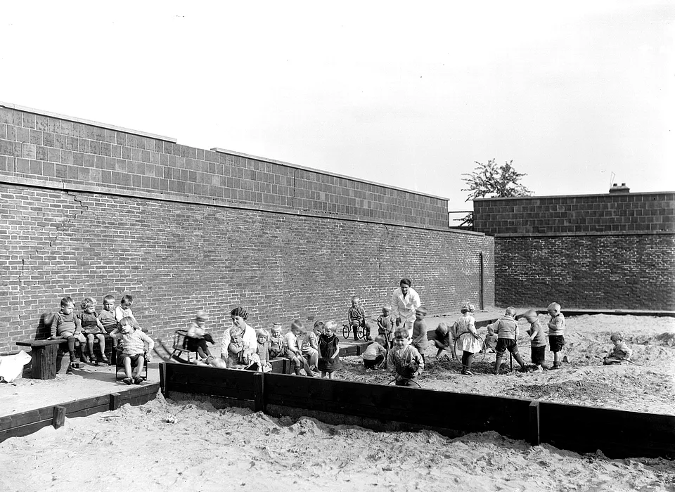 Asterdwarsweg 10 Asterdorp zandbak (1934)