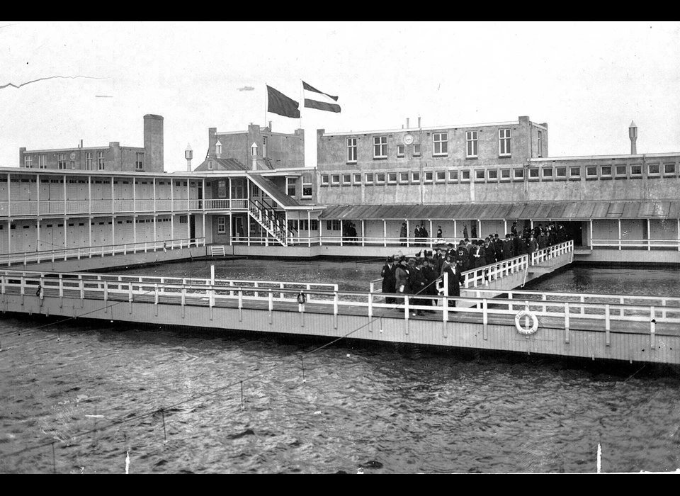 Badhuis Obelt genodigden bij de opening (1914)