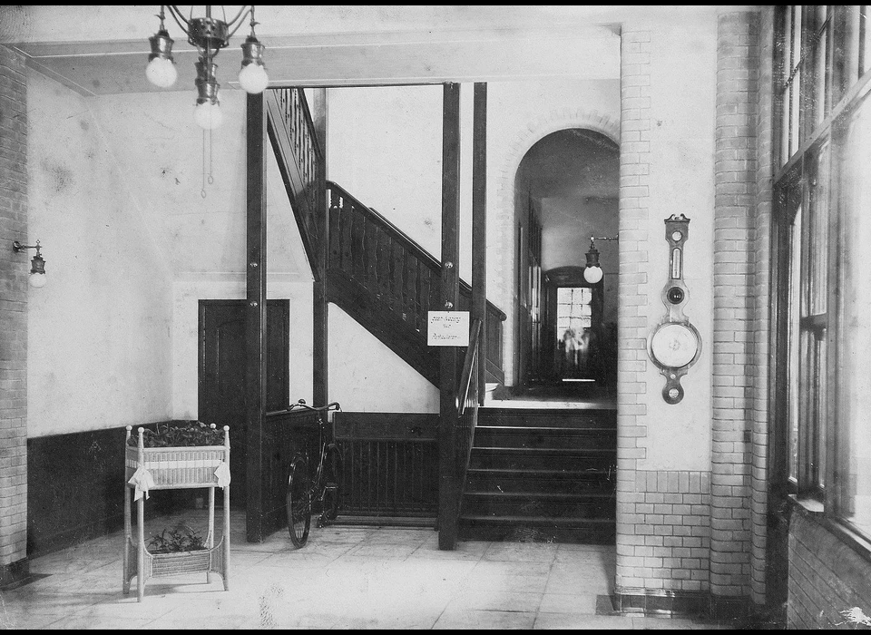 Beursstraat 65-67 Groothandel S.I.de Vries entree trappenhuis (1909)