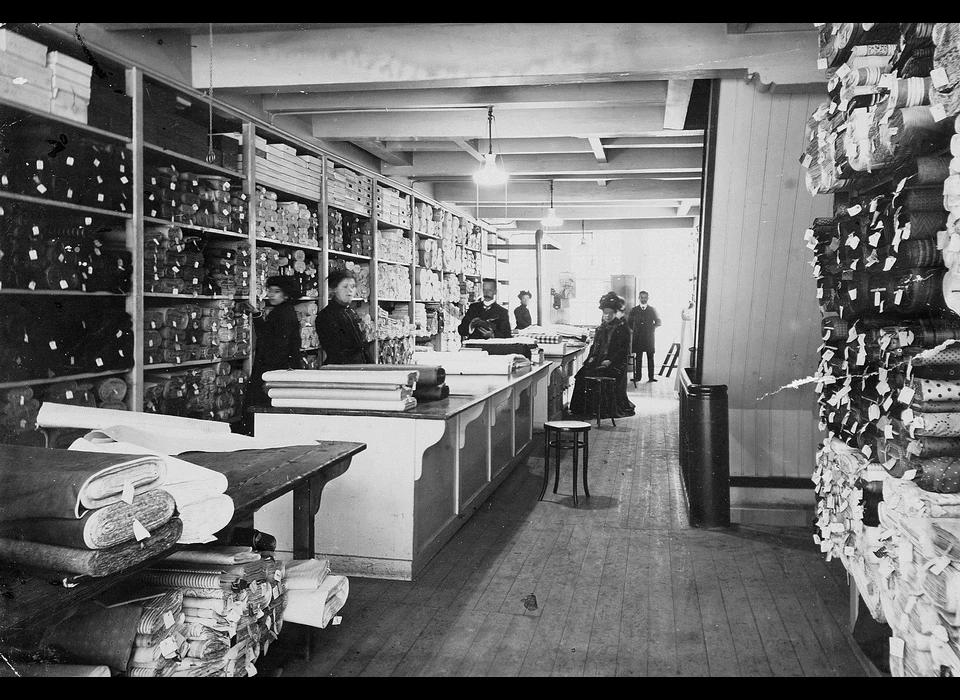 Beursstraat 65-67 Groothandel S.I.de Vries afdeling courante manufacturen (1909)
