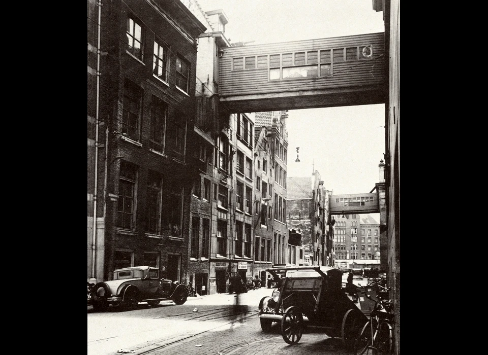 Beursstraat 81-99 Bierfabriek Pschorr Quelle gezien van Beursplein (1930)
