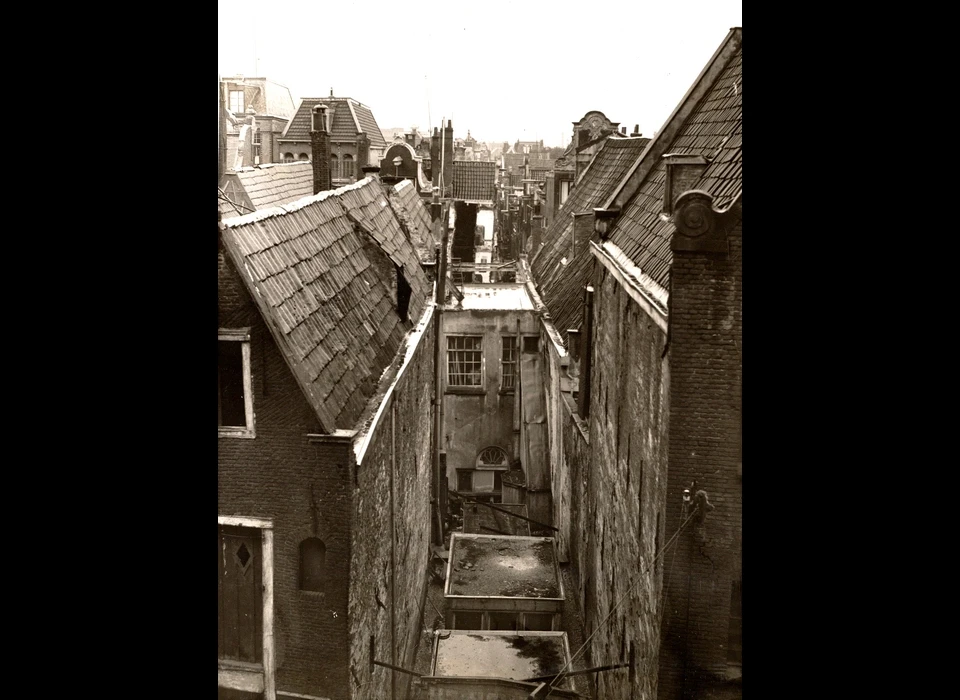 Beursstraat 85-89 gezien naar Sint Jansstraat (1932)