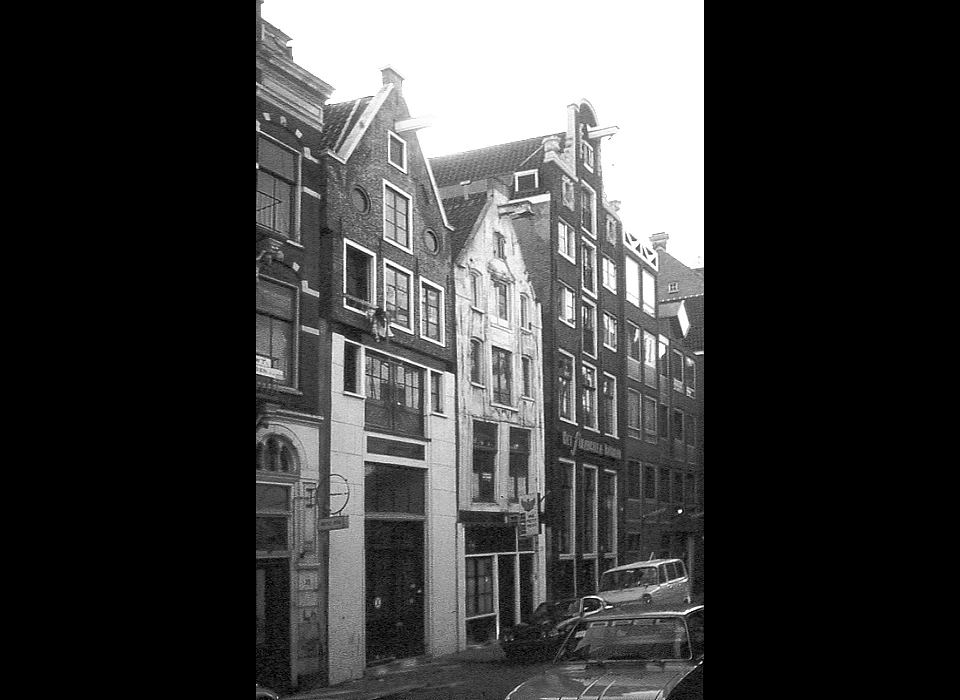 Beursstraat 27-31 Puntgevel en halsgevel (1978)