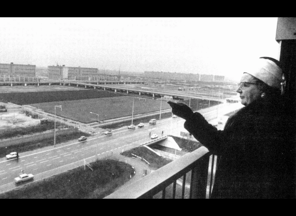 Bijlmermeer hoogbouwflats bezoek koningin Juliana (1971)