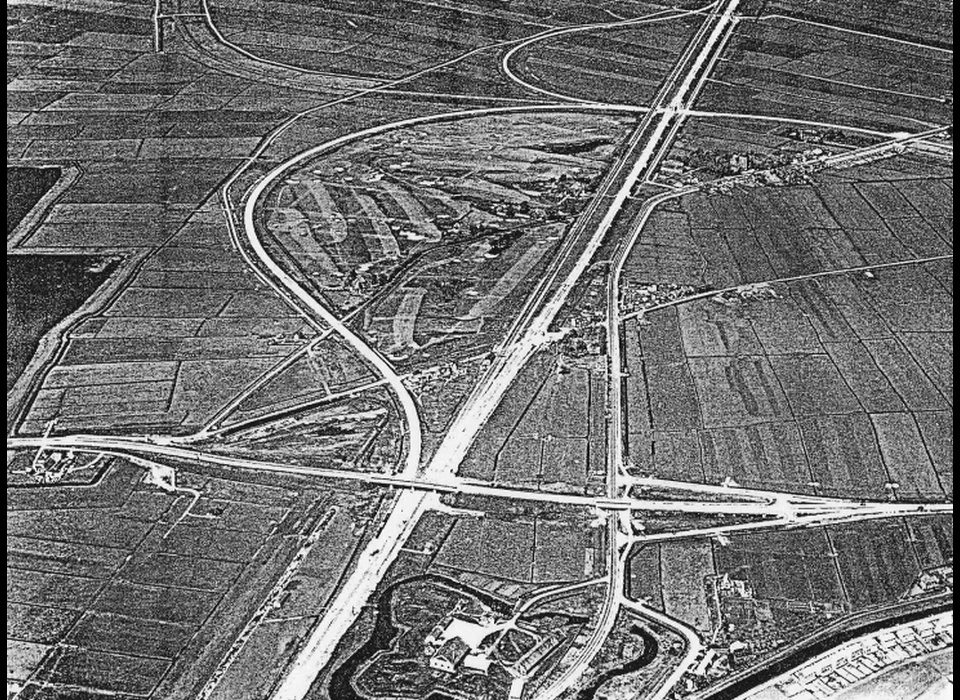 Abcouderstraatweg midden onder Fort Bijlmer luchtfoto (1939)