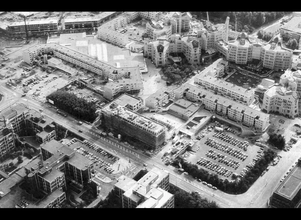 Bijlmerplein winkelcentrum Amsterdamse Poort in aanbouw (1985)