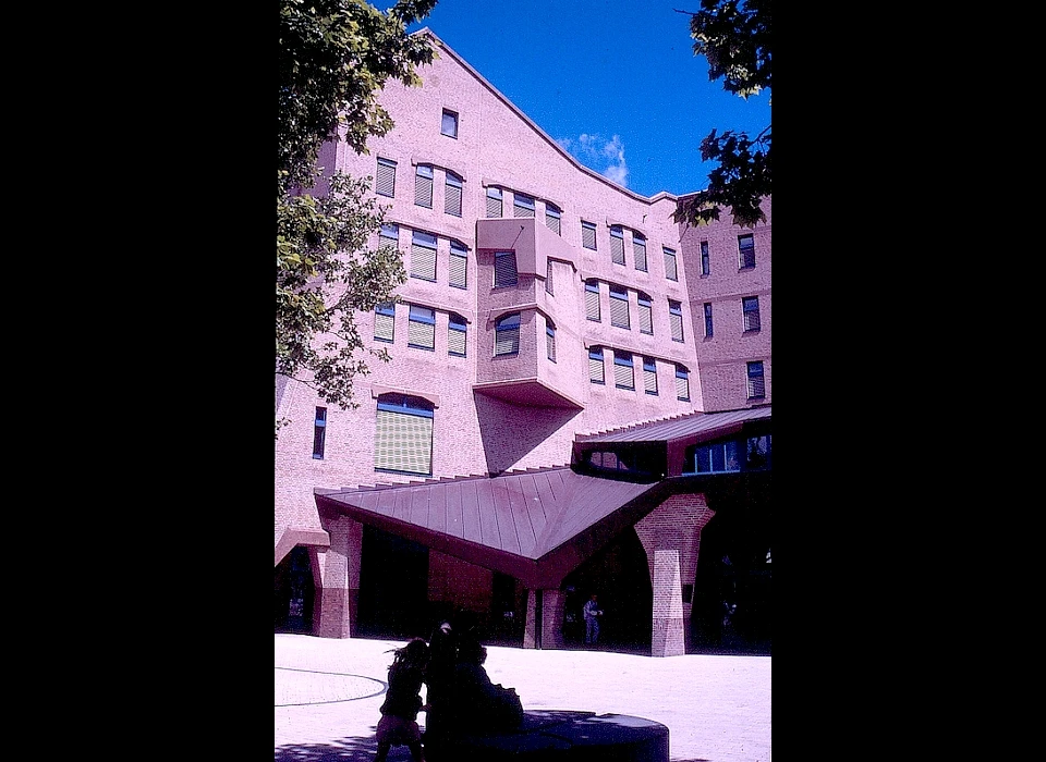 Bijlmerplein 888 H-toren bij hoofdentree (1988)