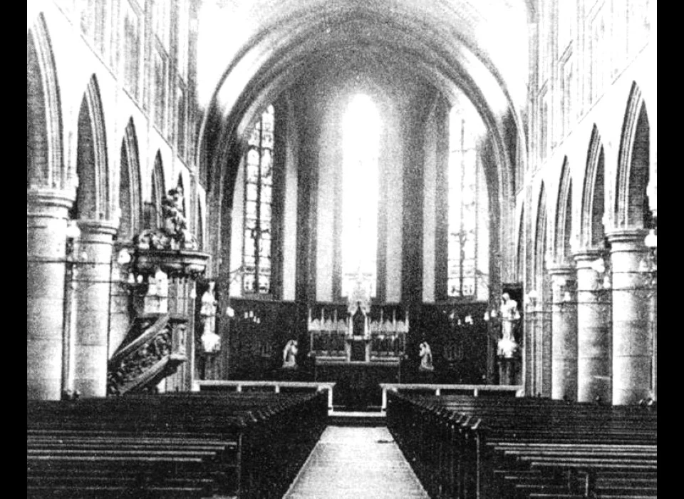 Bilderdijkstraat kerk De Liefde voorzien van gasverlichting (1900c)