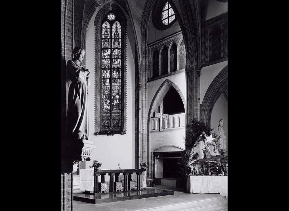 Bilderdijkstraat kerk De Liefde zicht op het koor (1978)