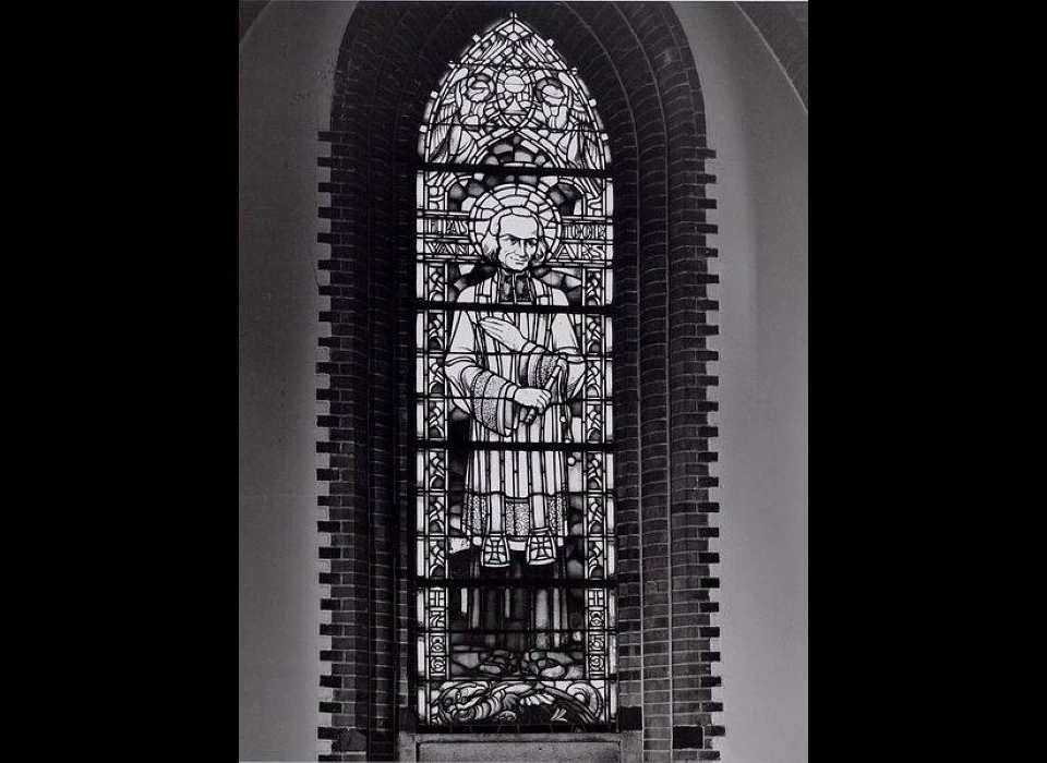 Bilderdijkstraat kerk De Liefde herdenkingsraam voor pastoor Van Ars (1978)