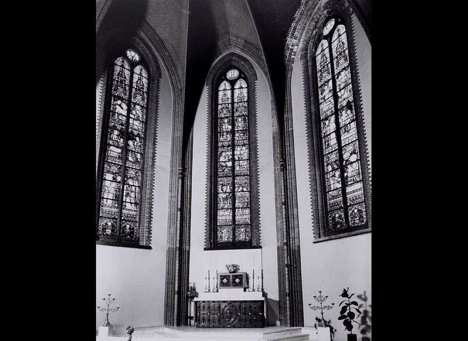 Bilderdijkstraat kerk De Liefde vensters in absis (1978)