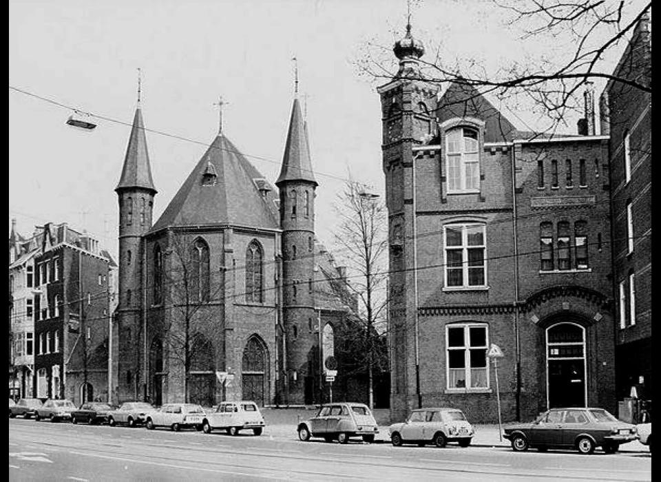 Kerk De Liefde vanaf Bilderdijkstraat (1981)