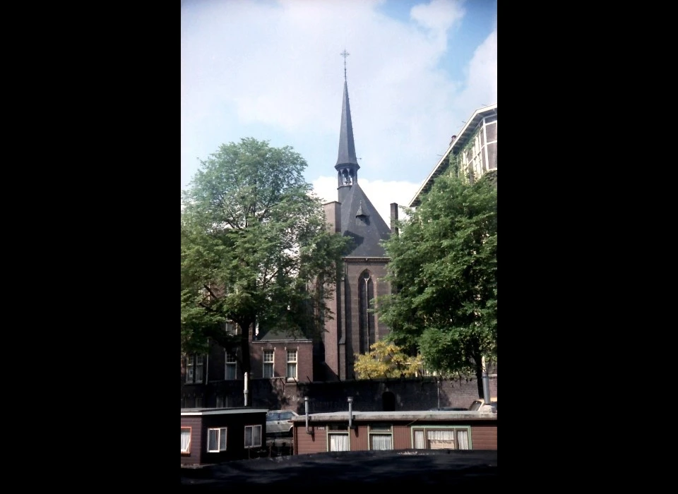 Kerk De Liefde vanaf Da Costakade (1981)
