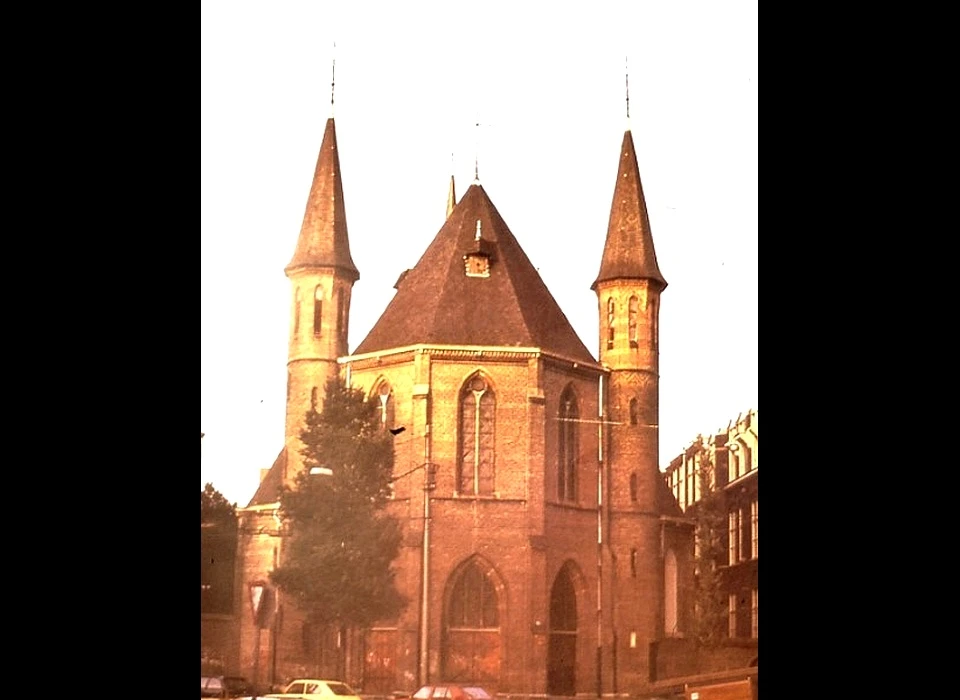Kerk De Liefde vanaf Bilderdijkstraat (1984) 200 jaar statie De Liefde