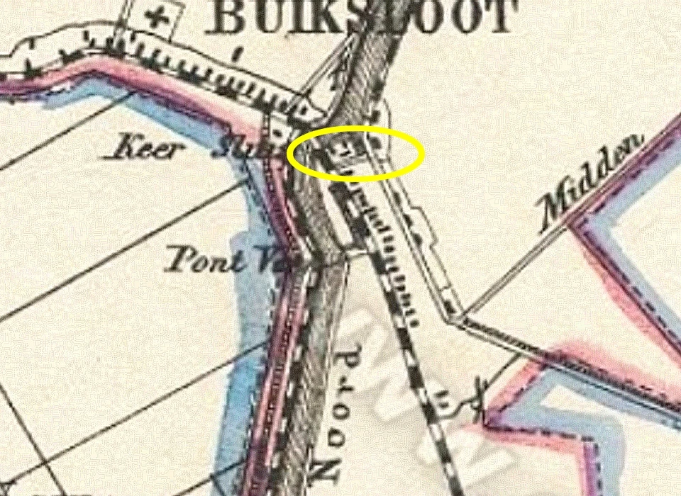 Buiksloterdijk bij Noord-Hollandskanaal op militaire stafkaart, waterloop tussen huizen nog ingetekend (in gele ovaal) (1868)
