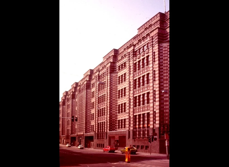 Vijzelstraat, Gebouw de Bazel