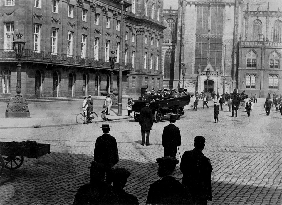 Dam, de eerste toeristenbus van Lissone-Lindeman (april 1911)