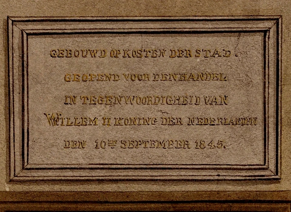 Dam 1 Beurs van Zocher gedenksteen opening aan achterzijde (1845)