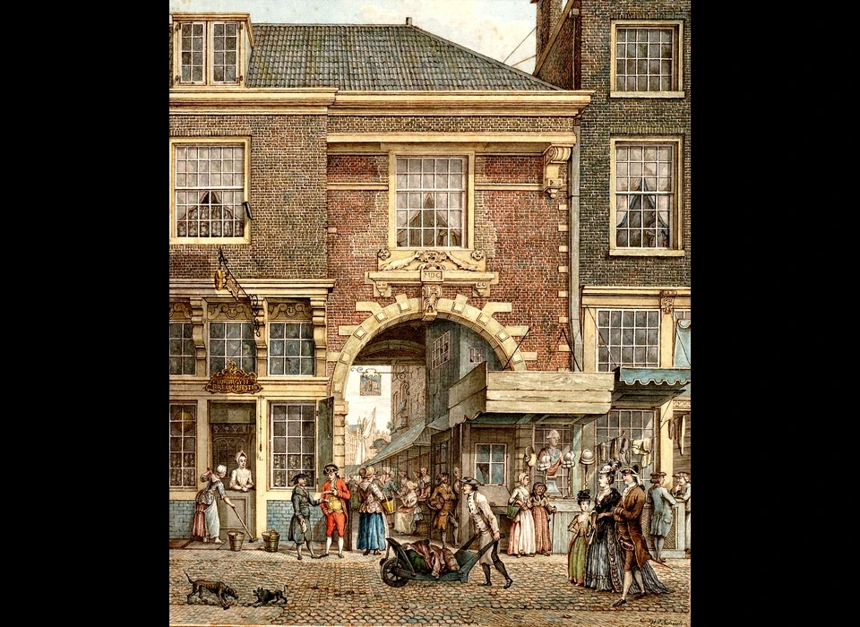 Vijgendam onevenzijde, Grote Vispoort of Oostelijke poort. Links van de poort het huis van een chirurgijn en breukmeester, rechts een pruikenmakerswinkel. Op straat wandelaars, dienstmeisjes, een lotenverkoper, een kruier. (H.P.Schouten 1796)