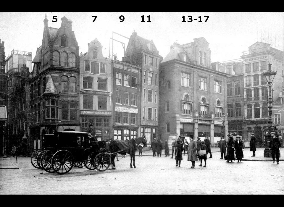 Dam 5-17, 17 vormt de hoek met de Vijgendam (ca.1900)