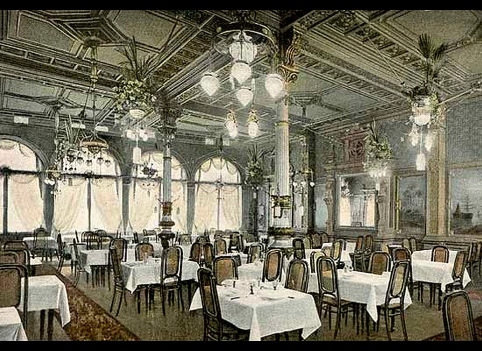 Warmoesstraat 177-179 De bij het hotel ingerichte eetzaal bekend als de Witte Zaal (ca.1900)