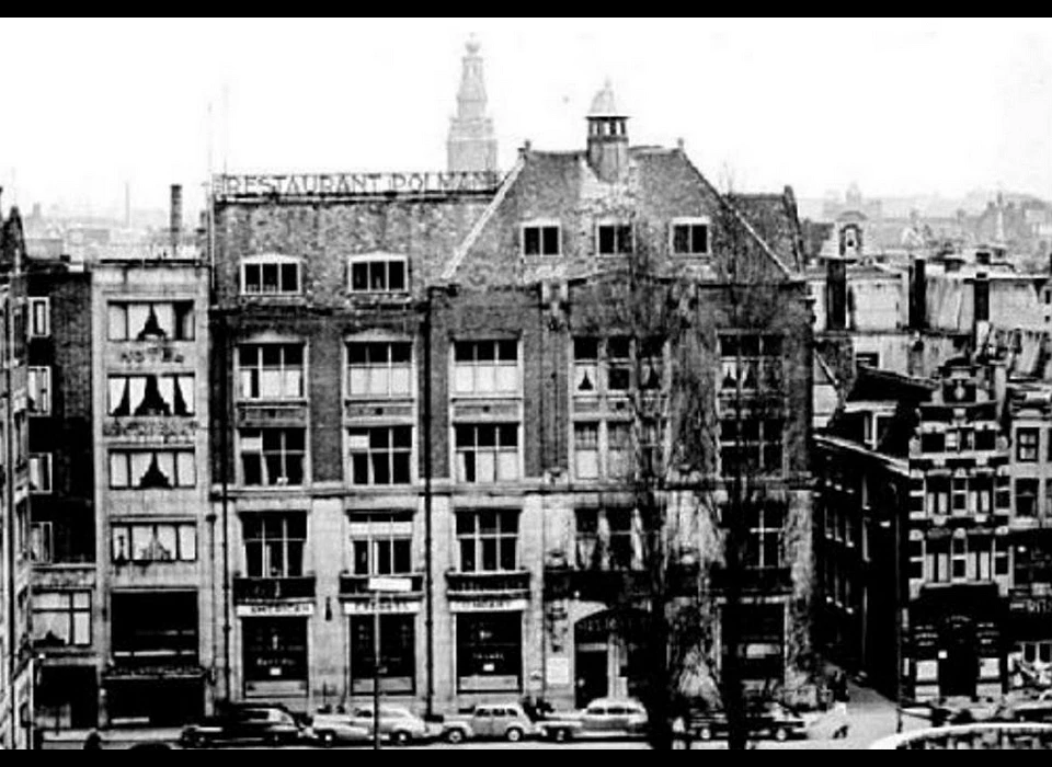 Warmoesstraat 185-199 Polmanshuis uiterst links Krasnapolsky (1950)