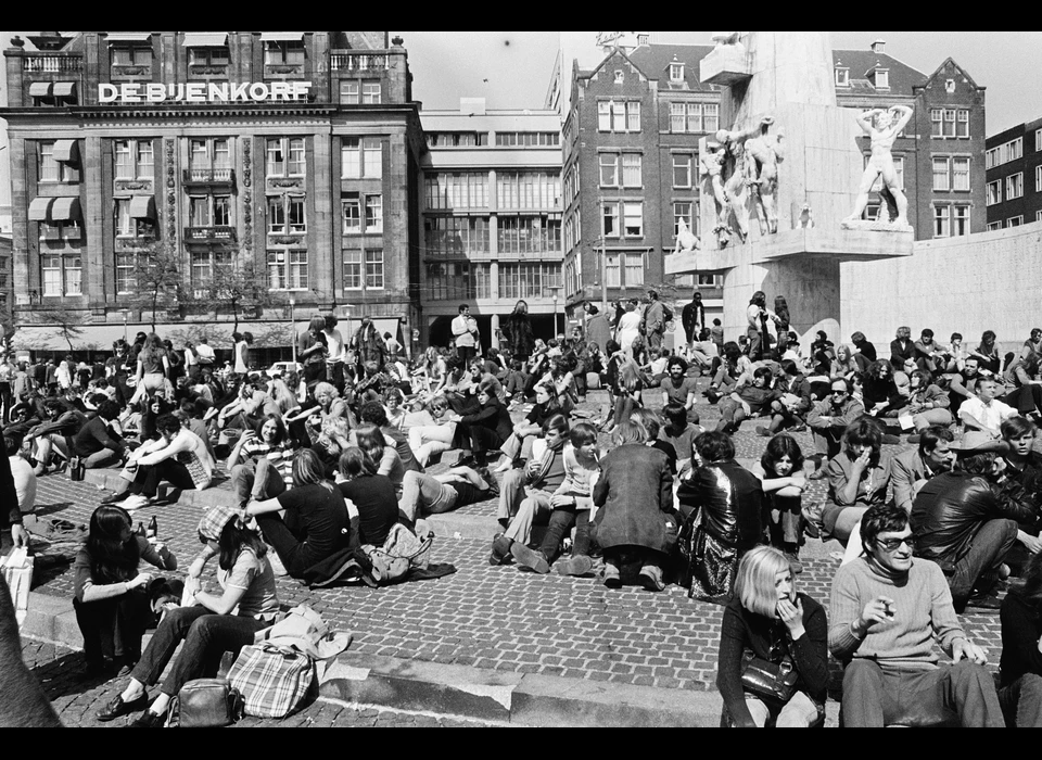 Drukte bij het Monument