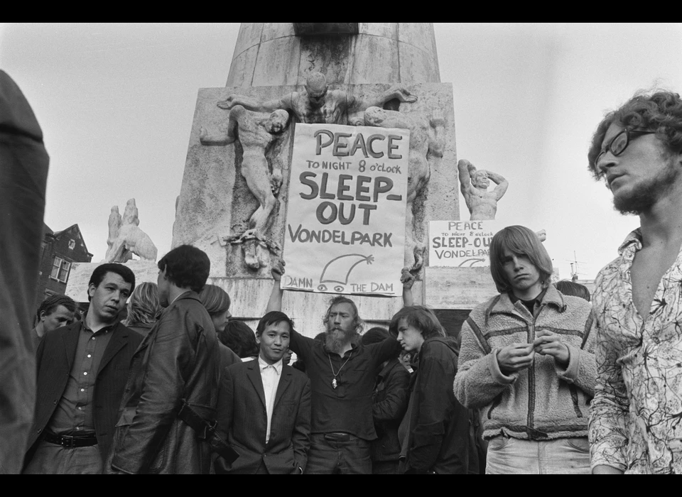 De oproep aan de Damslapers om naar het Vondelpark te gaan (1970)