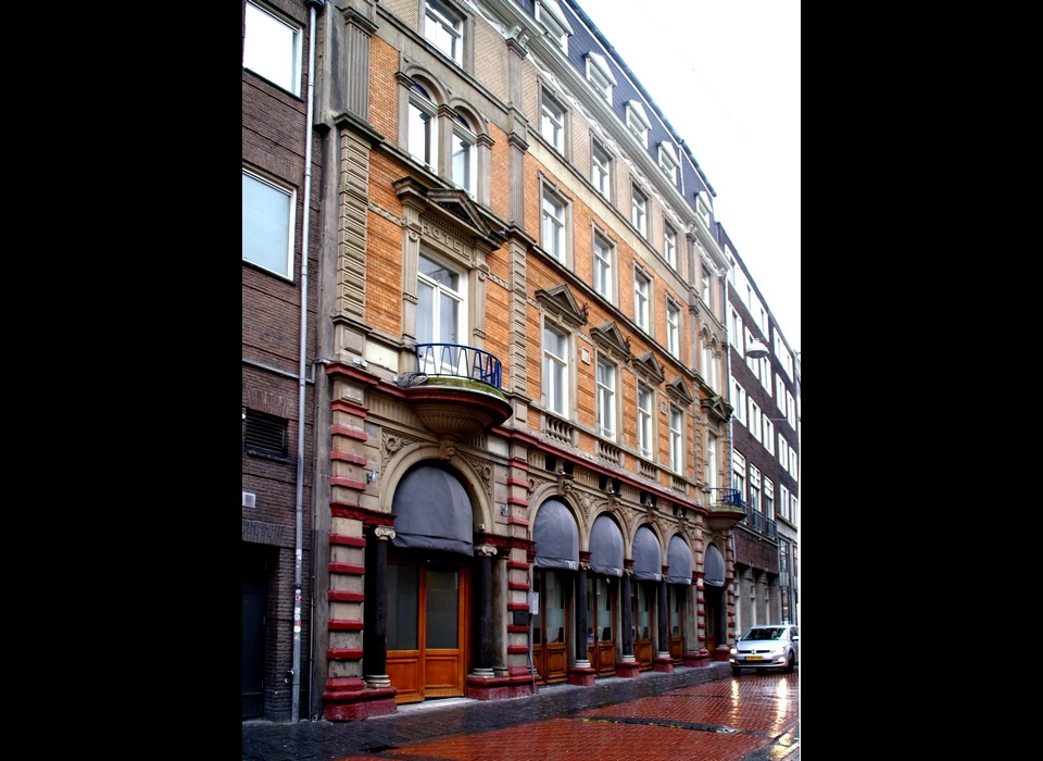 Warmoesstraat 177-183 gevel oudste hoteldeel (2022)