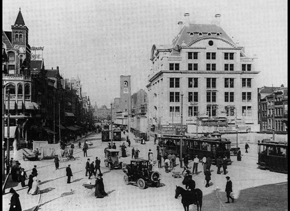 Dam 1 De Bijenkorf in aanbouw (1914)