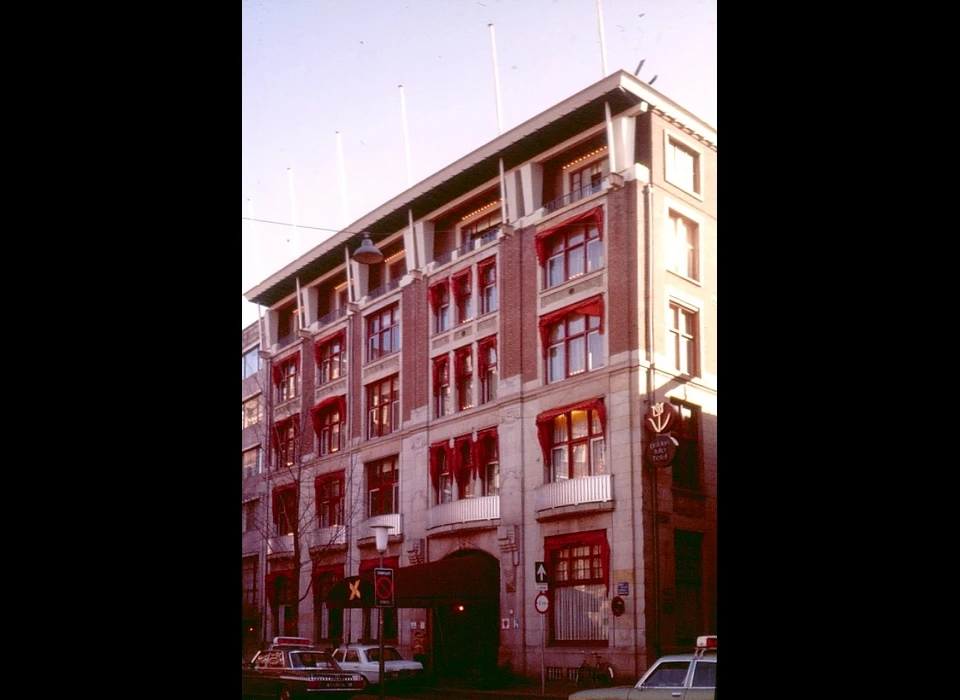 Dam 9 Hotel Krasnapolsky voormalige gevel van het Polmanshuis (1978)