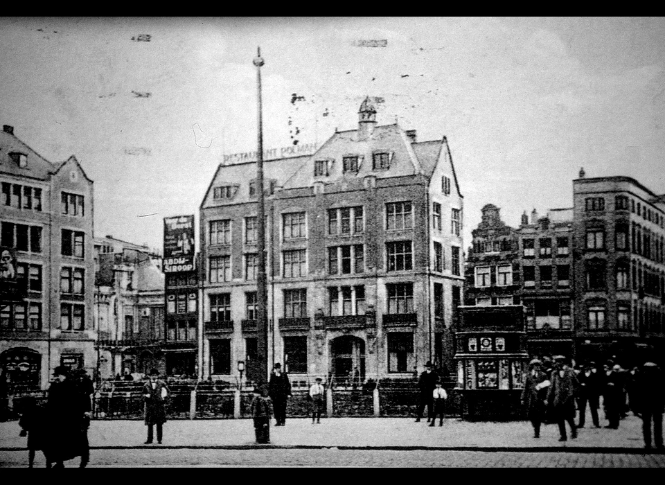 Warmoesstraat 185-205 plantsoen en Polmanshuis tot Damstraat (ca.1935)