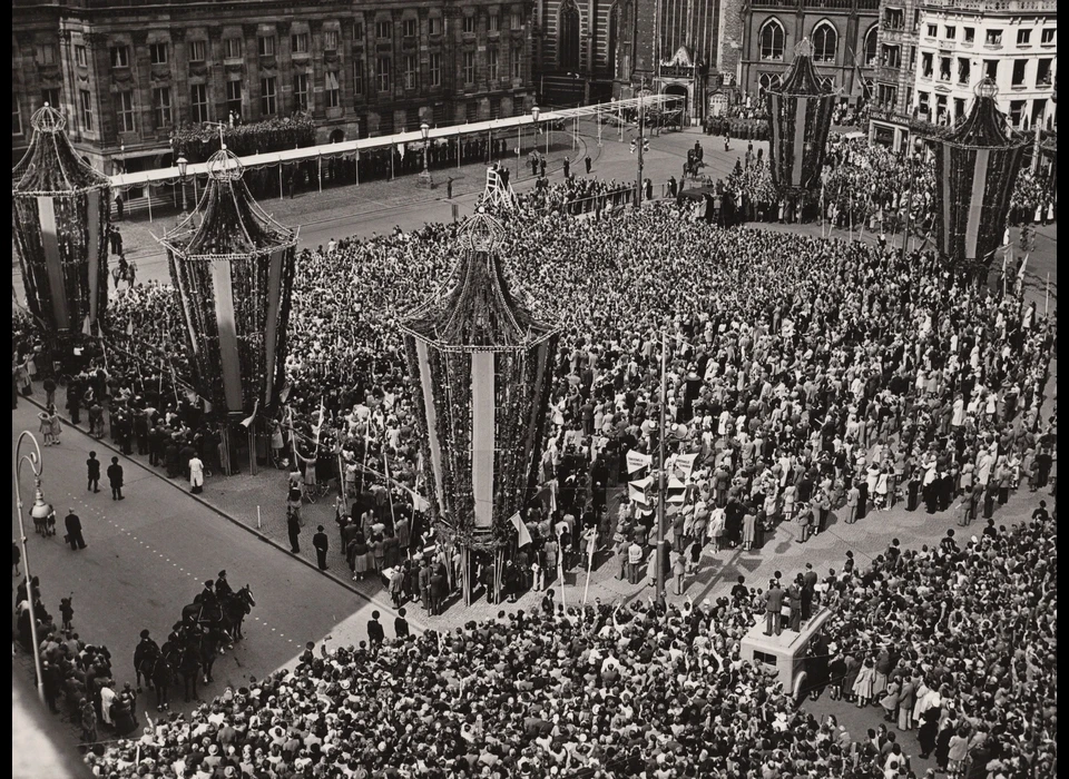 Dam regeringsoverdracht door koningin Wilhelmina aan prinses Juliana (1948)