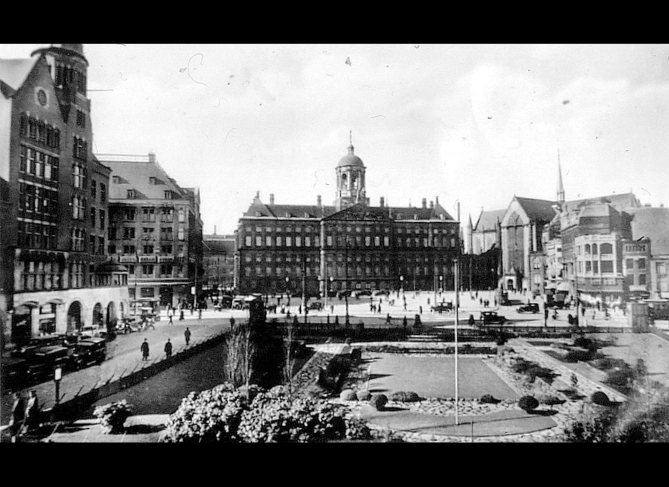 Dam het plantsoen is nog altijd in afwachting van een definitieve bestemming (1932)