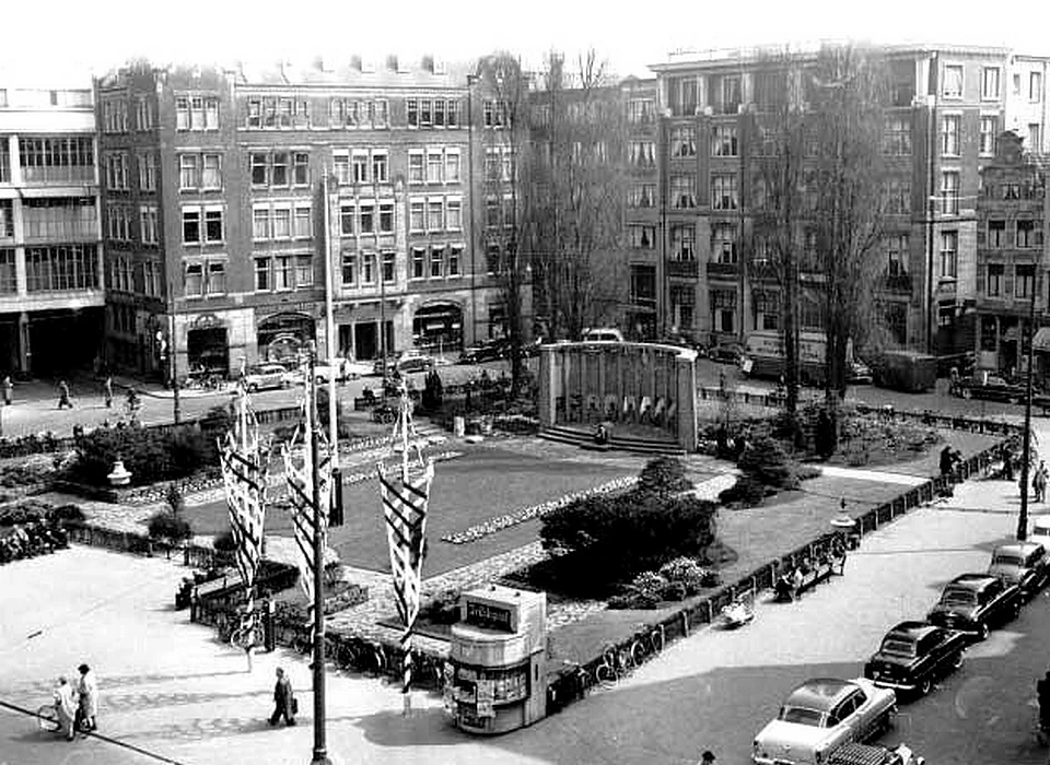 Dam tijdelijk Nationaal Monument in het Damplantsoen (1955)