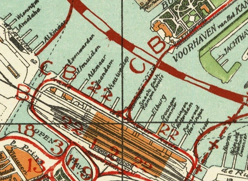 De Ruijterkade, er zijn vier extra steigers gebouwd aan het Stationseiland (1927)