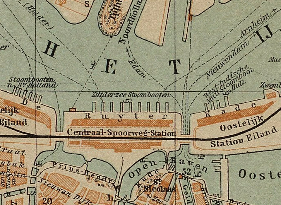 De Ruijterkade, nu zijn de steigers voor Zuiderzee Stoomboten bedoeld (ca.1895)