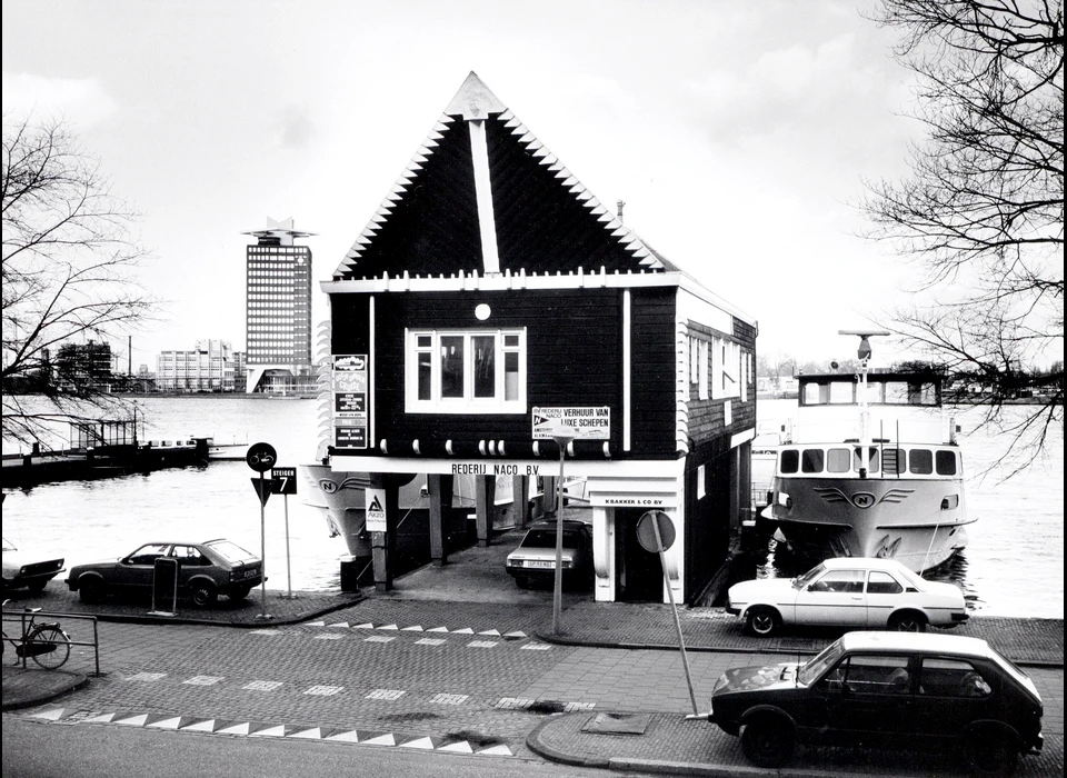 De Ruyterkade 84A Minangkabauerhuis of NACOhuis (1984)