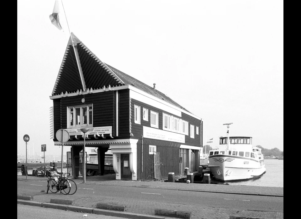 De Ruyterkade 84A Minangkabauerhuis of NACOhuis (1996)